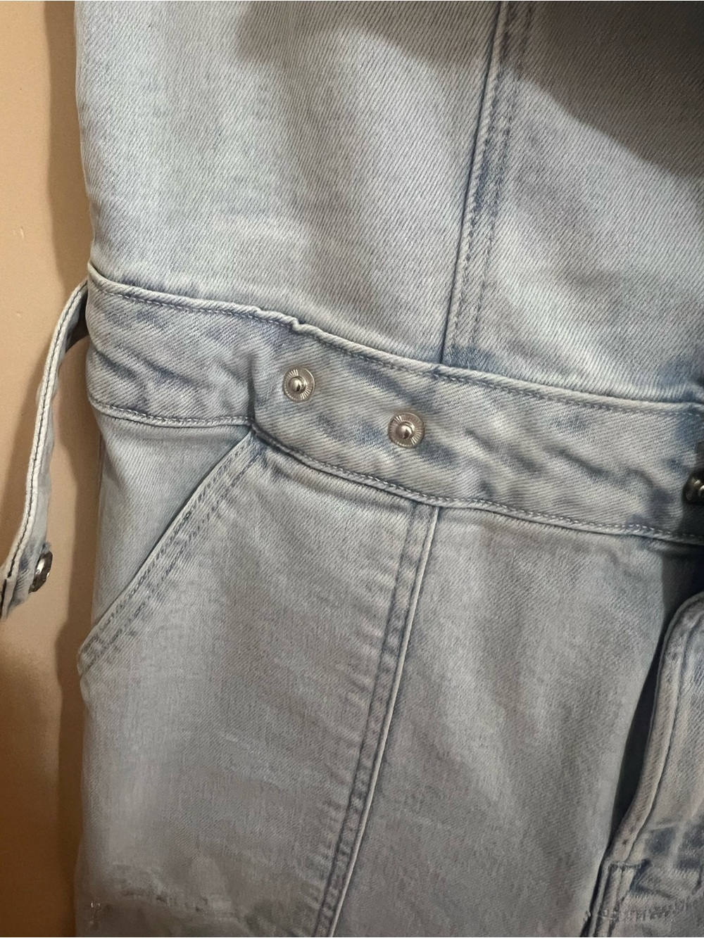 Good American: Light Wash Denim Jumpsuit - Sleeveless Utility Style - Picture 6 of 7